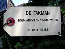 Bord met logo van De Fakman